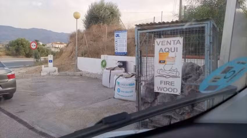 Area carga y descarga autocaravana