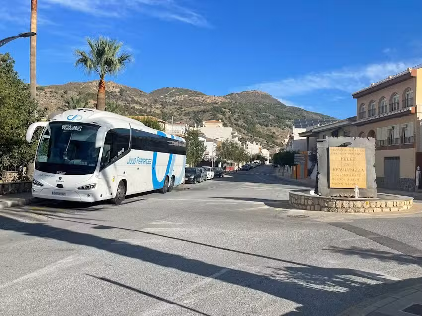 AUTOCARES Y TAXIS JULIO FERN&Aacute;NDEZ S.L.