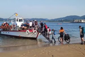 Barca del Puntal de Laredo Santo&ntilde;a