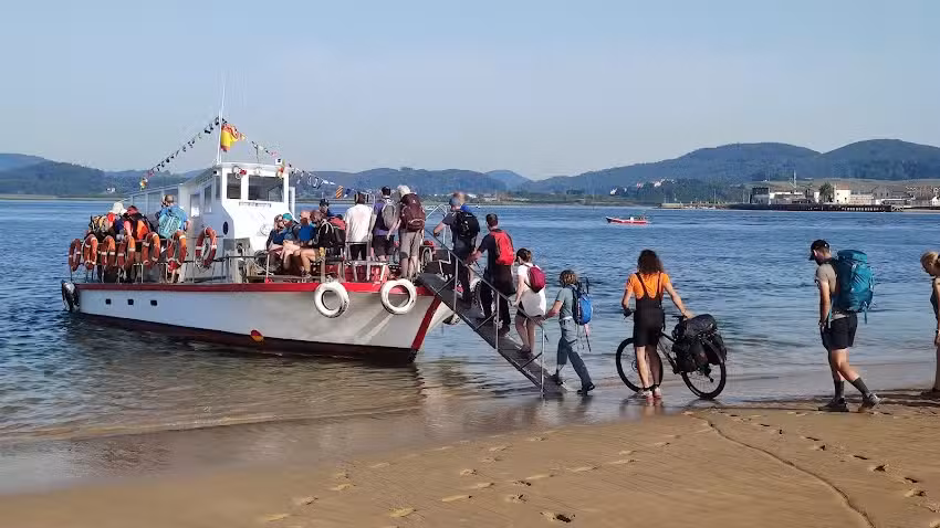 Barca del Puntal de Laredo Santo&ntilde;a