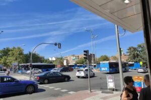Estaci&oacute;n de Metro de Ciudad Lineal, salida Calle Hermanos Garc&iacute;a Noblejas (junto al centro comercial)