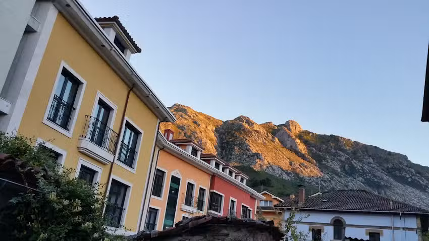 HOSTAL Casa&ntilde;o y Taxi en Cabrales