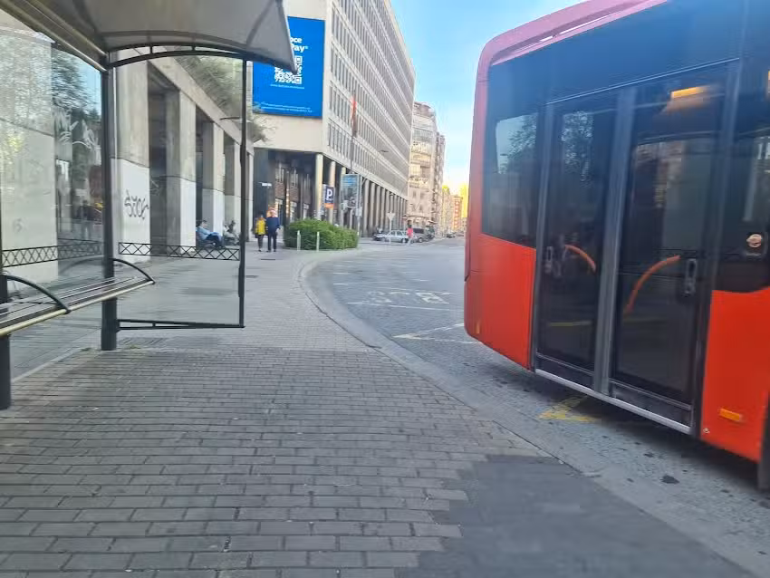 Parada autob&uacute;s urbano