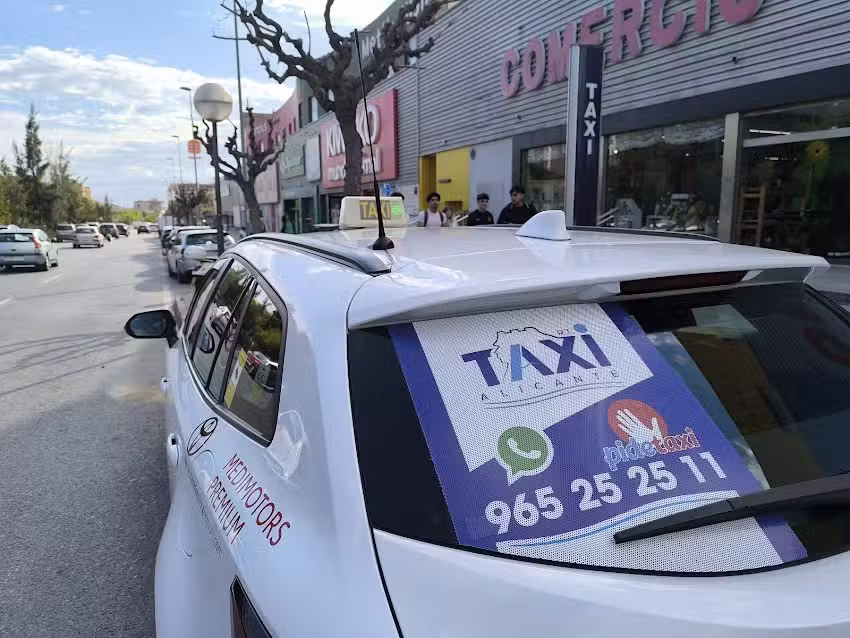 Parada de Taxi Nuevo San Blas (centro comercial Isla de Corf&uacute;)