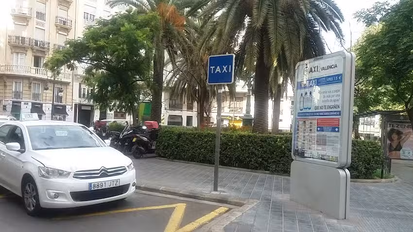 Parada de Taxis Plaza de C&aacute;novas del Castillo