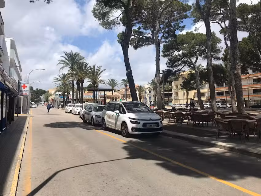 Parada de Taxis Taxistand Taxi station Plaza de los Pinos