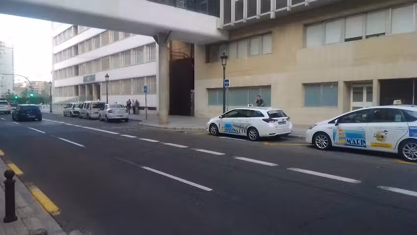 Parada de Taxis Urgencias Cl&iacute;nico