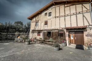 Refugio Acacio & Orietta