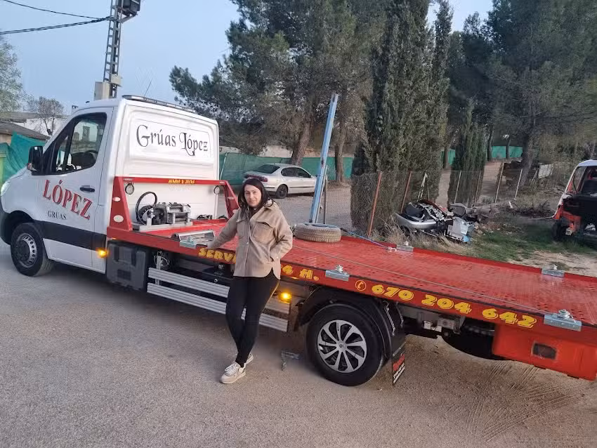 Talleres y Gr&uacute;as L&oacute;pez