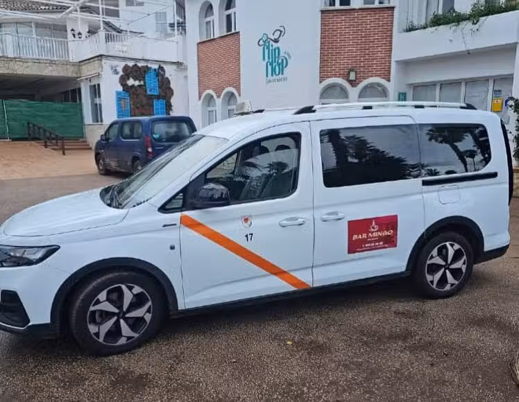 Taxi 17 Cala Mendia &ndash; Manolo