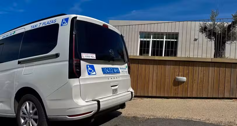 Taxi Adaptado Outes &ndash; LORENZO