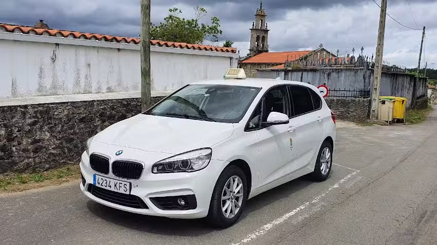 Taxi Coir&oacute;s Lic.4