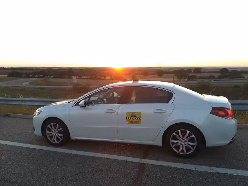 Taxi Javier Encinas &ndash; Toro.