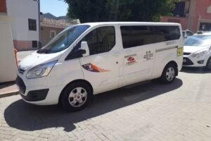 Taxi Jos&eacute; Luis El Pesta&ntilde;a / Plataforma para silla de ruedas