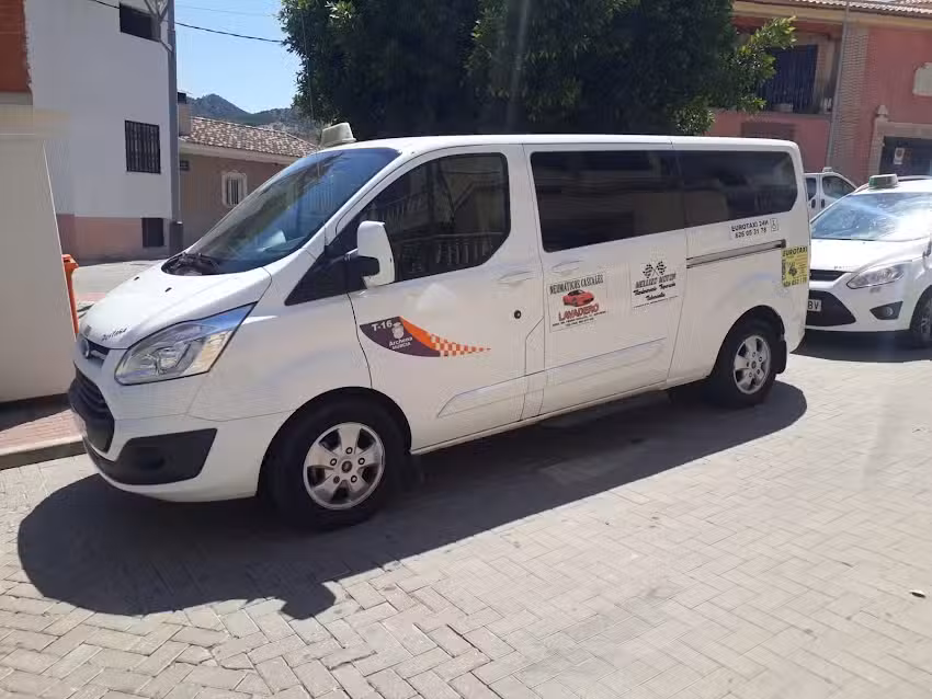 Taxi Jos&eacute; Luis El Pesta&ntilde;a / Plataforma para silla de ruedas