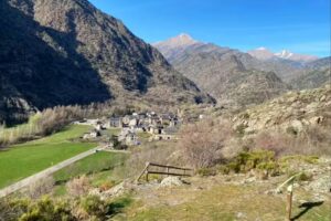 Taxi Josep Maria Llor &laquo;Farr&eacute; Alins Pica d Estats&raquo; Vallferrera