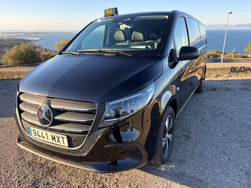 Taxi L&rsquo;Escala Adria Mu&ntilde;oz | Taxi 9 Plazas | Taxi en La Escala