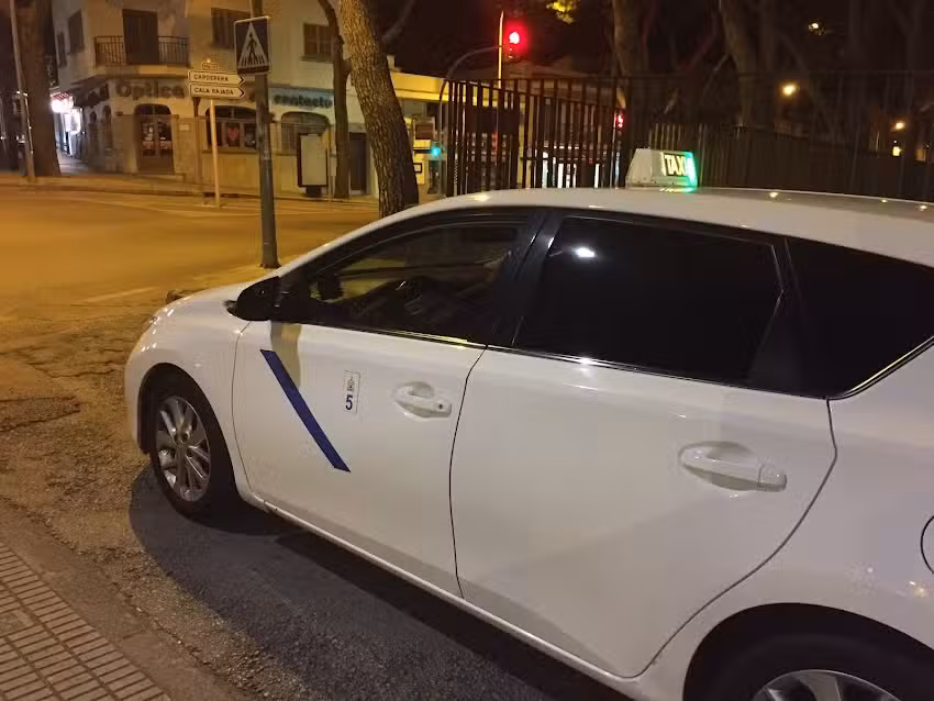 Taxi n&bull;5 Art&agrave;