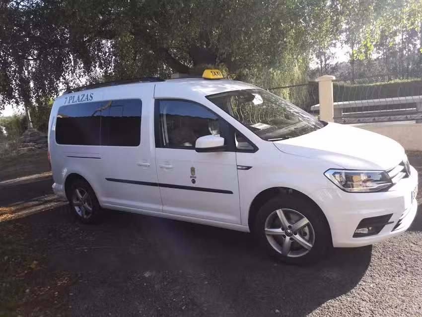 Tax&iacute; Santa Comba 7 plazas