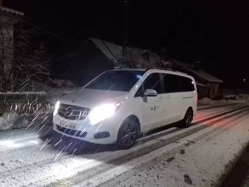 TAXI VIP P&Eacute;REZ 8 Y 5 PLAZAS