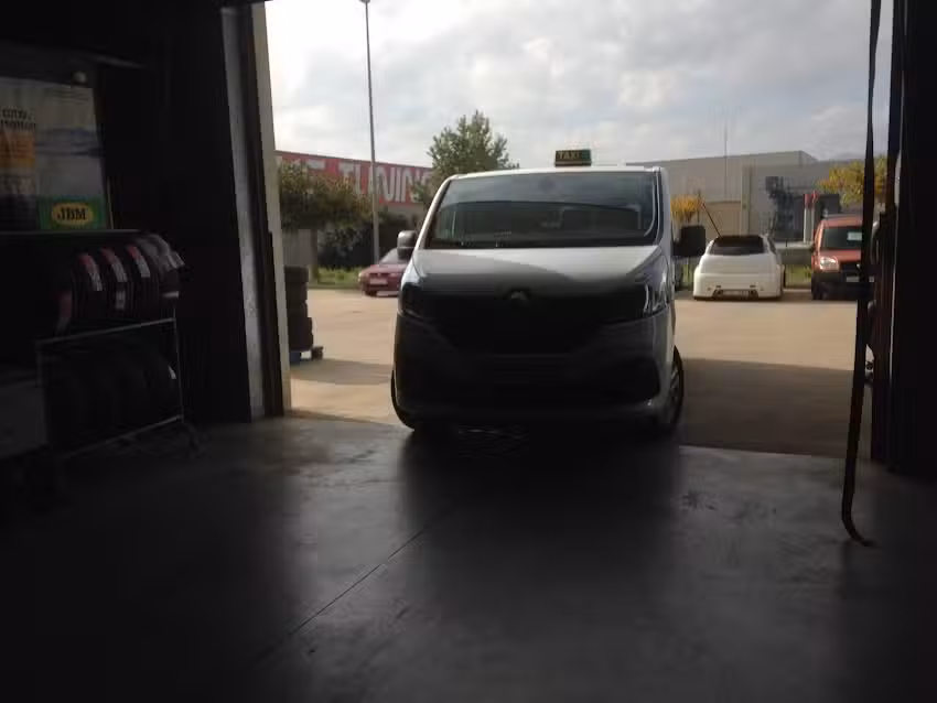 TAXIS ELEZPARRA SL &ndash; LA JONQUERA